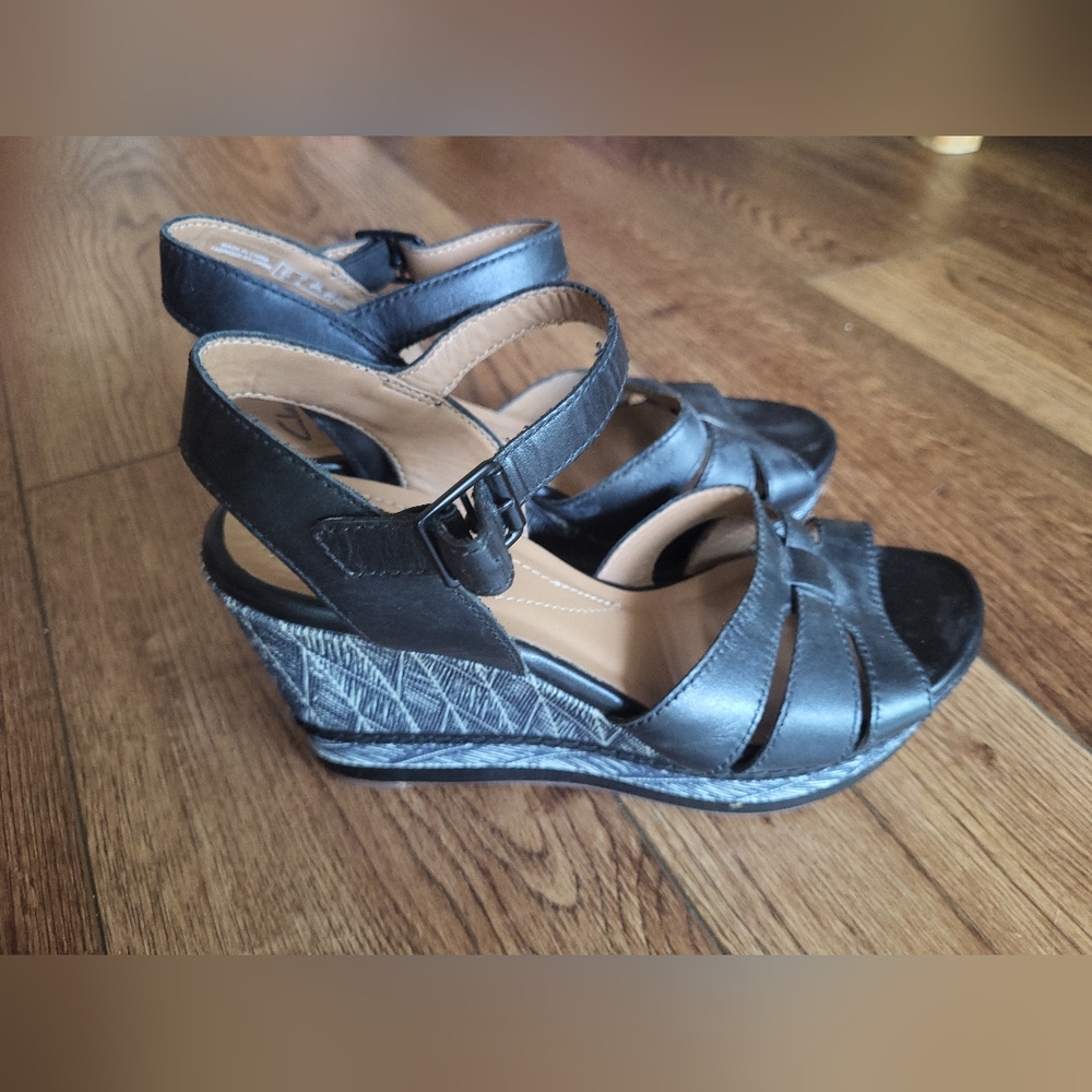 Clarks Cushion Soft Zia Wedge Size 37 EU/ 7 US